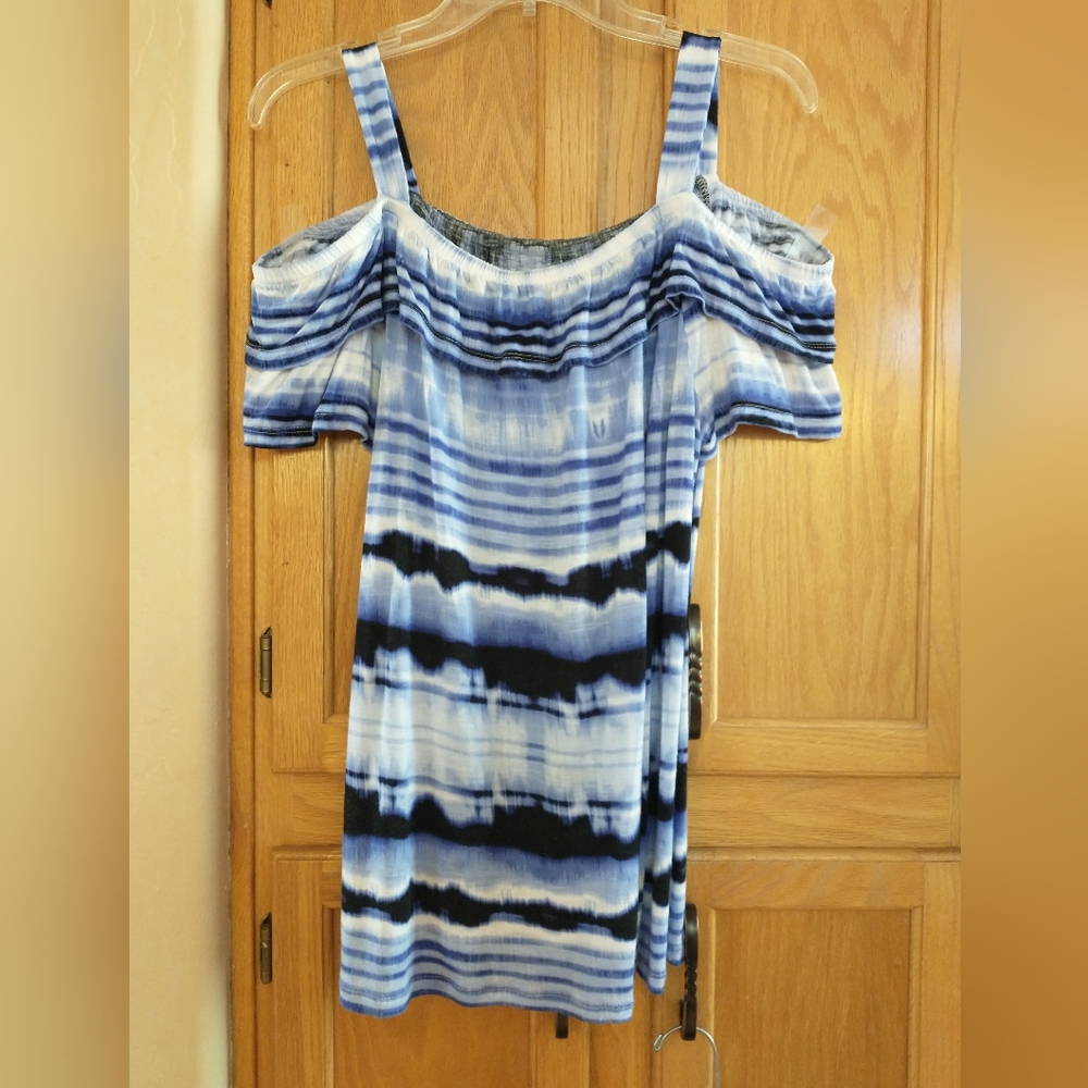 Super cute off the shoulder INC top large